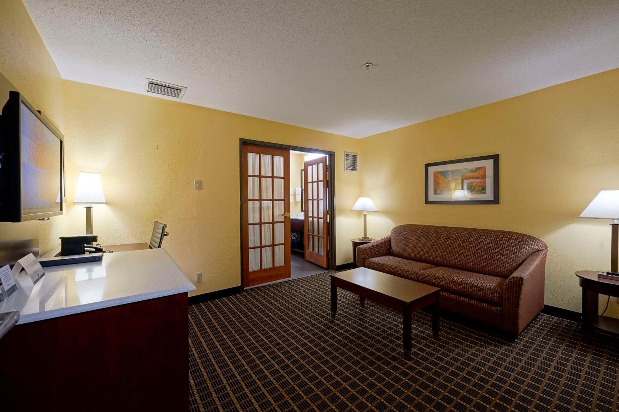 Quality Inn & Suites Harrington - Milford Экстерьер фото
