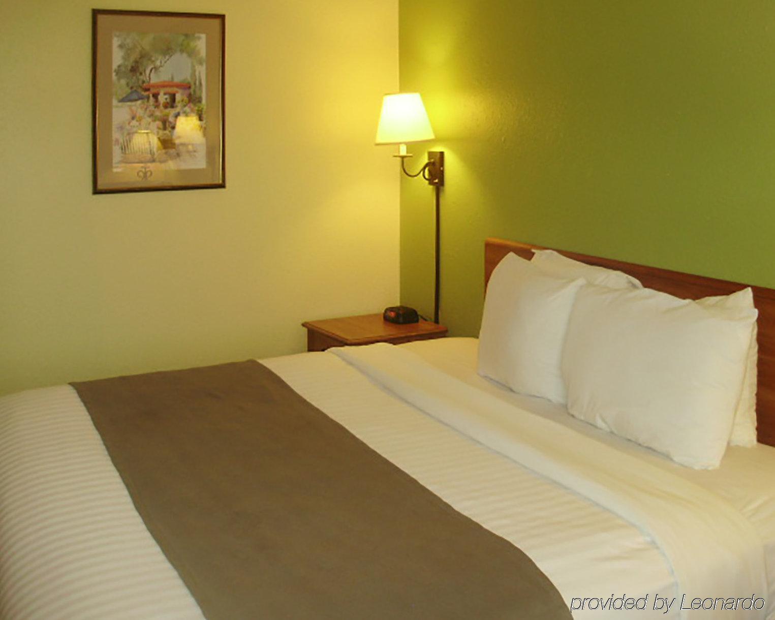 Quality Inn & Suites Harrington - Milford Экстерьер фото